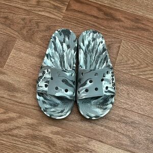 Camo Crocs slides ~ EUC**